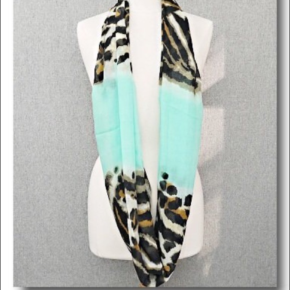 LEOPARD INFINITY SCARF - Picture 3 of 4